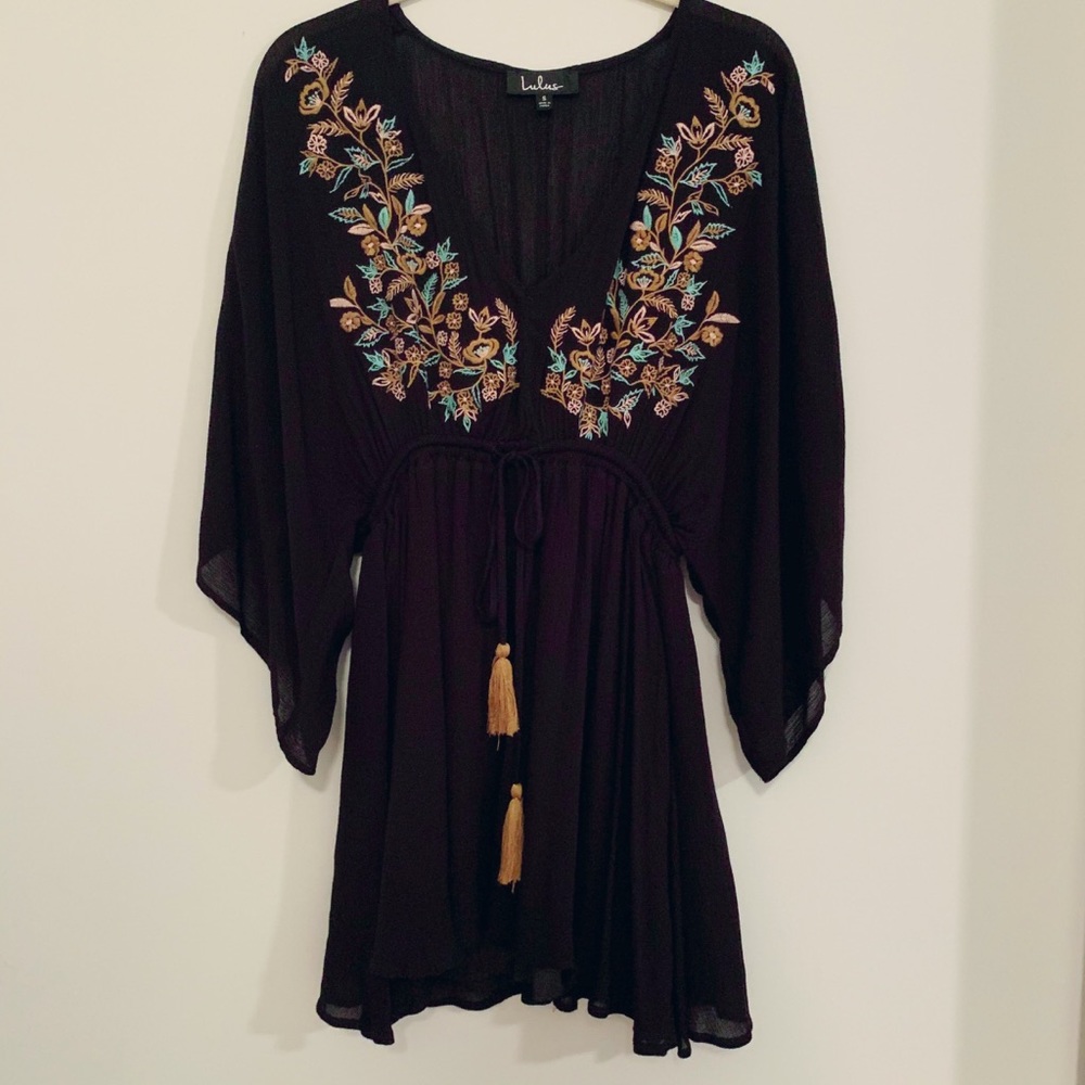 Lulu’s black dress